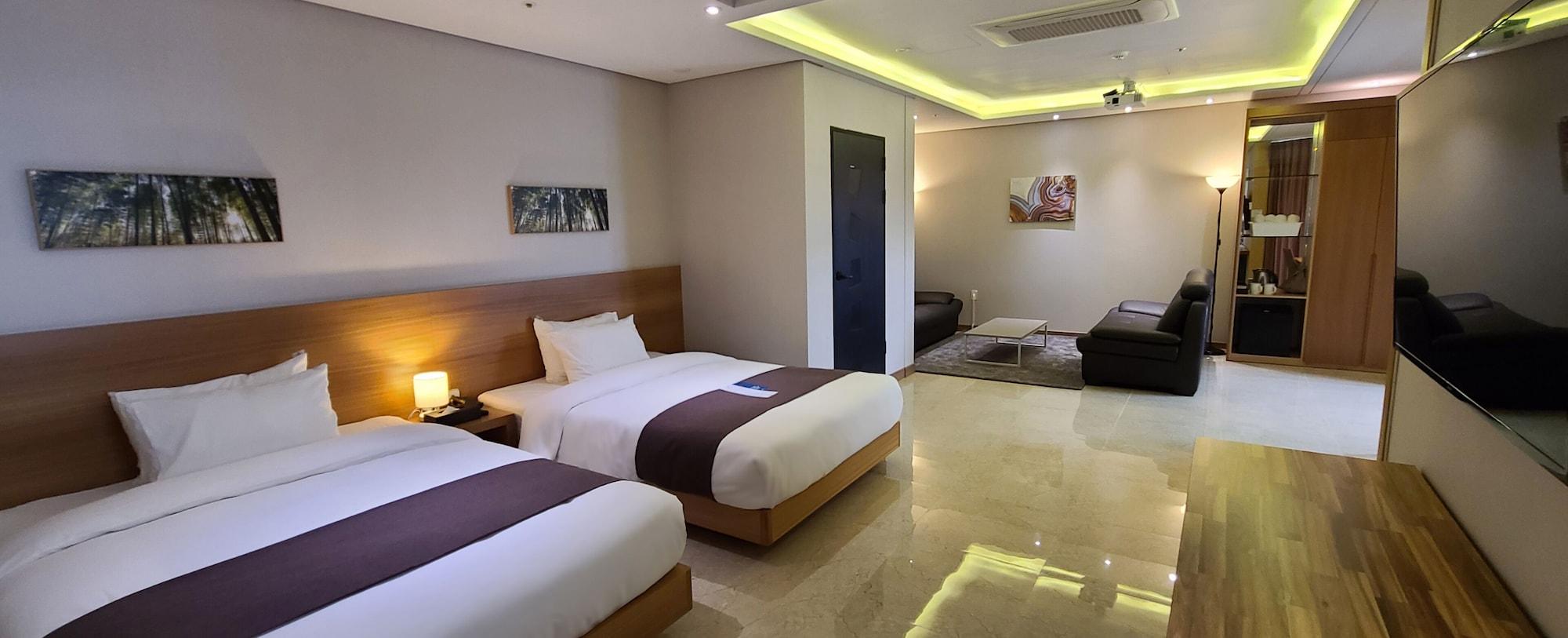 Benikea Hotel Yangsan Exterior photo
