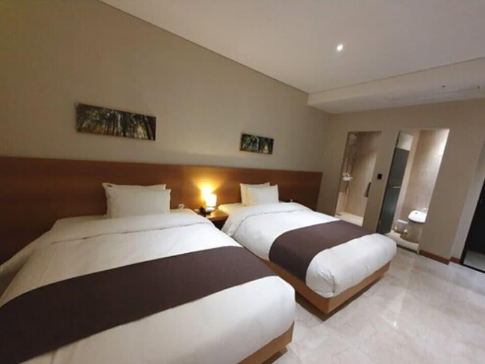 Benikea Hotel Yangsan Exterior photo