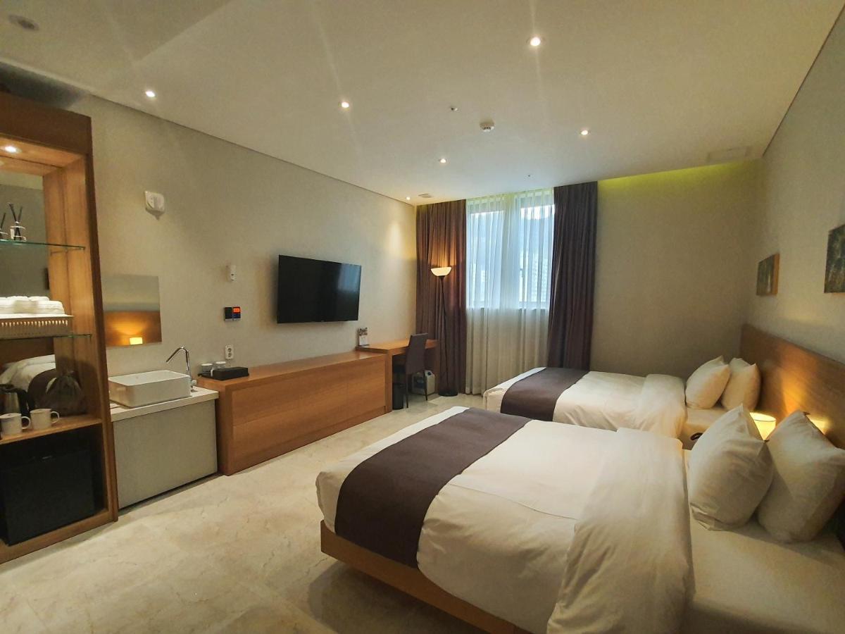 Benikea Hotel Yangsan Exterior photo